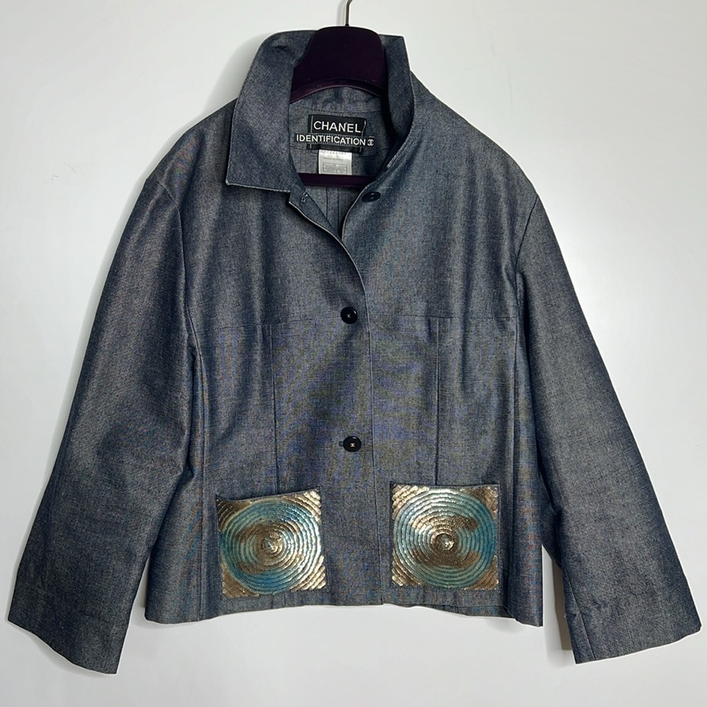 Chanel Sz 42 Denim Cotton Beaded Patch Pocket Elastic Back Logo Button Jacket